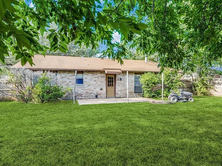 7117 Edinburg Dr — Photo 12