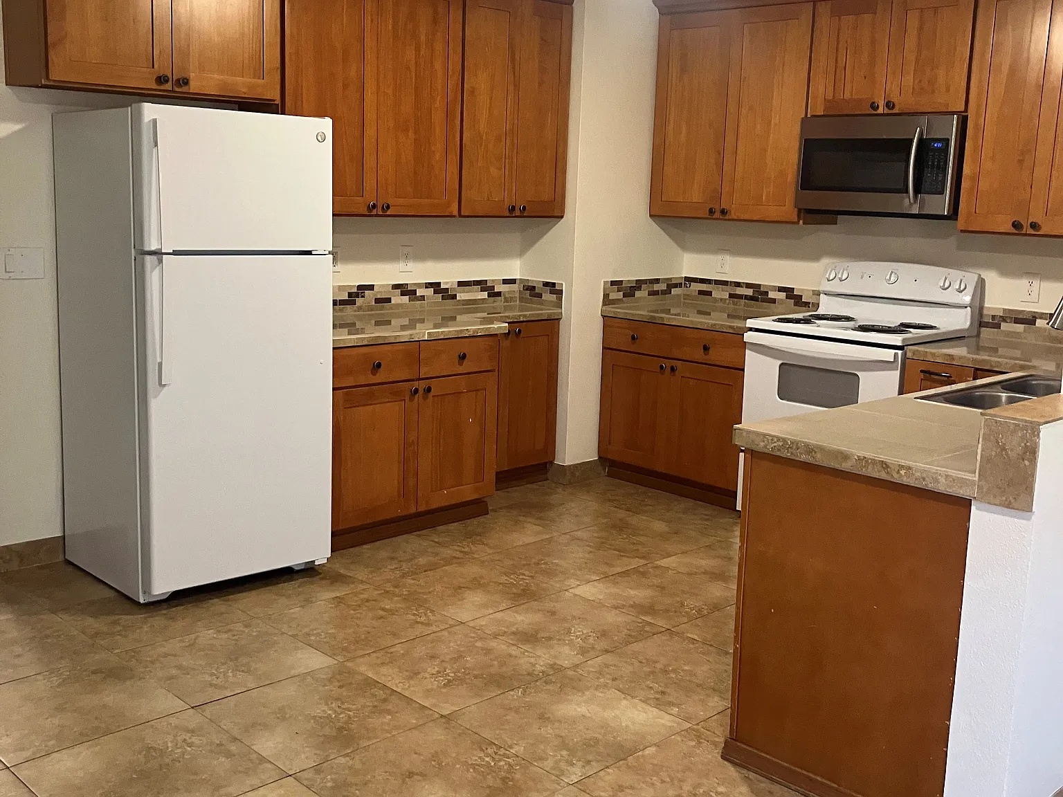 4 bed, 1571 sqft, $2,700 — Photo 4