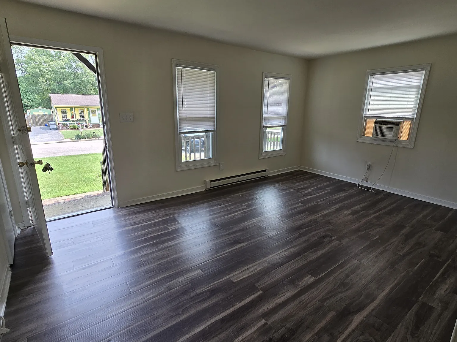 3 bed, 1056 sqft, $1,795 — Photo 4