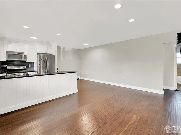 289 Main St #8K — Photo 9