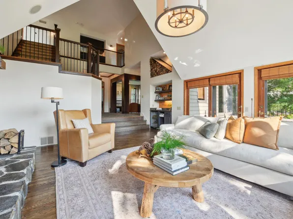 4717 Chantrey Pl, Minnetonka, MN 55345