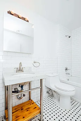 Rented by Nooklyn NYC LLC | media 17