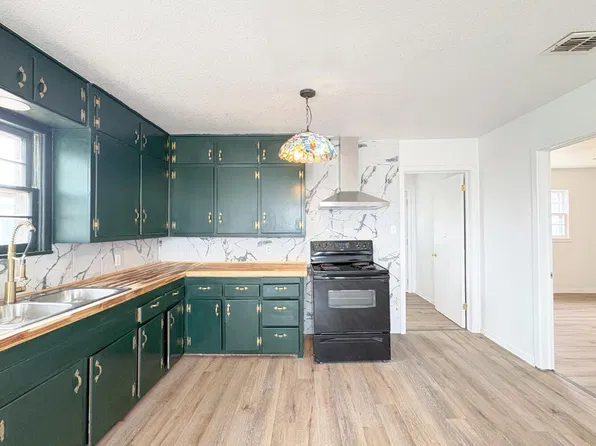 809 W 5th St, Wolfforth, TX 79382