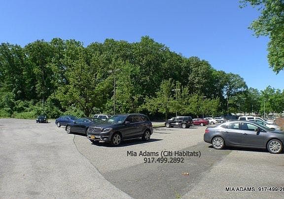 5th image of 25010 Grand Central Pkwy #B