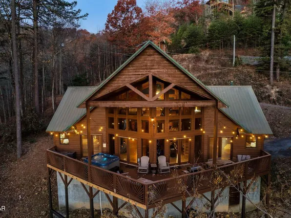 2732 Pine Crest Ln, Sevierville, TN 37862