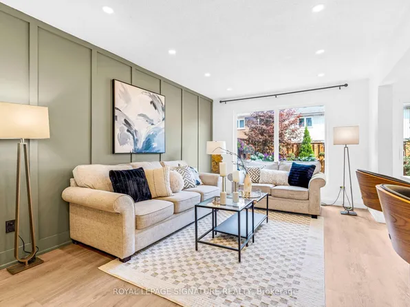 5273 Banting Ct E, Burlington, ON L7L 2Z4