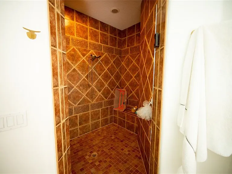 719 Eastlawn Dr — Photo 17