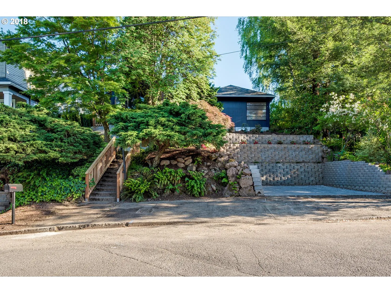 1730 SW Custer St photo 1