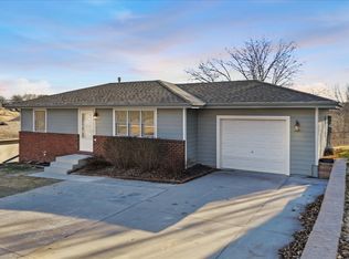 403 Fairview Dr, Glenwood, IA 51534