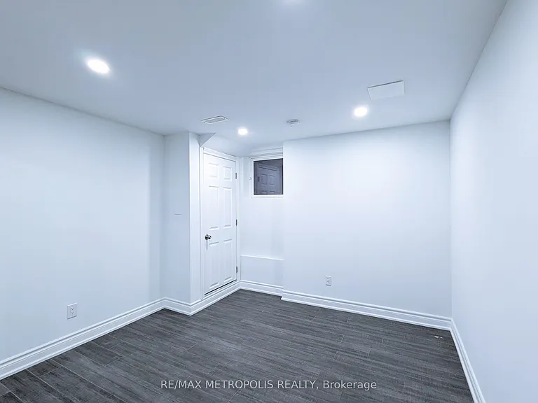 102 Hibbard Dr #BASEMENT — Photo 17