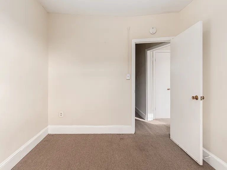 722 E St NE #2 — Photo 8