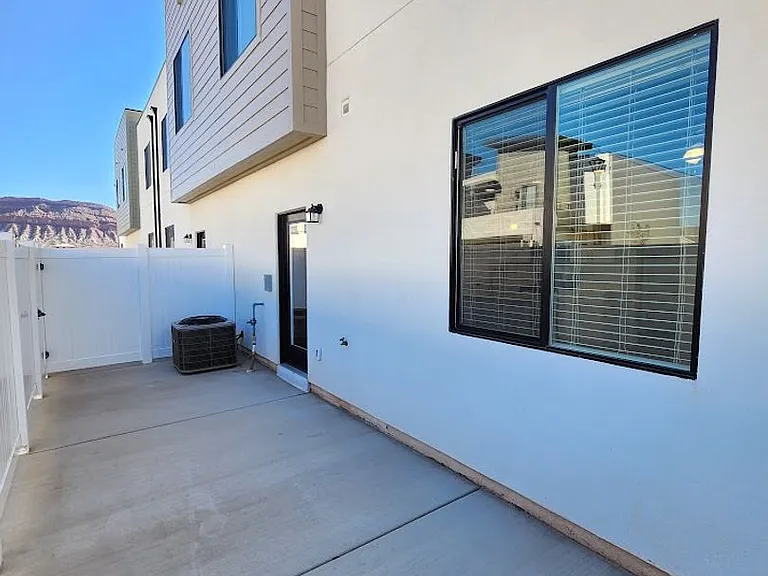 683 E Eureka Aly — Photo 14