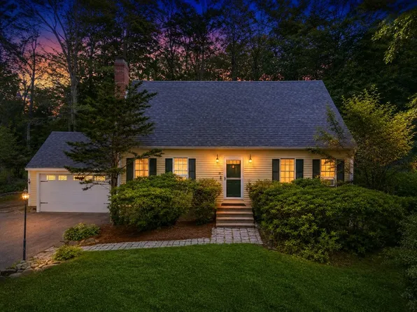 31 Kimball Rd, Amesbury, MA 01913