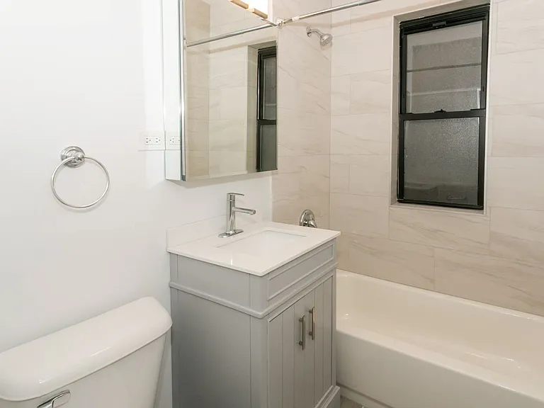 627 W Melrose St #P2 — Photo 6
