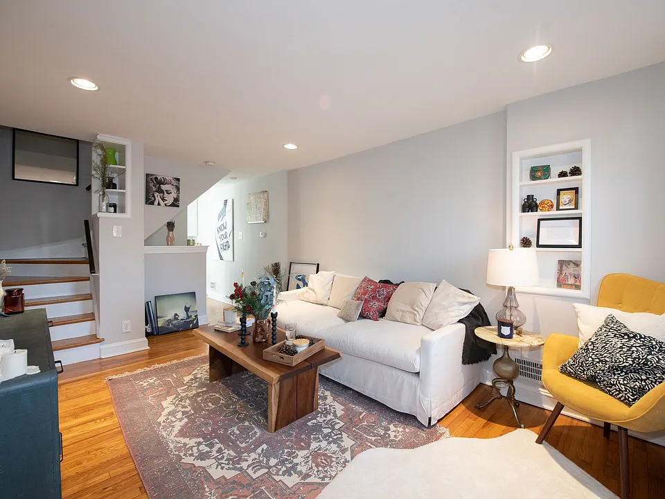 16 E Johnson St #9