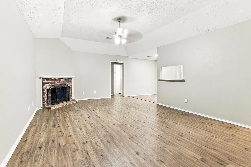 3 bed, 2.0 bath, 1606 sqft, $1,845 — Photo 4