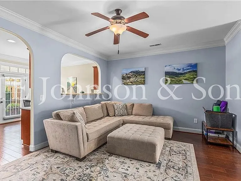 1025 Richmond Park Dr — Photo 4