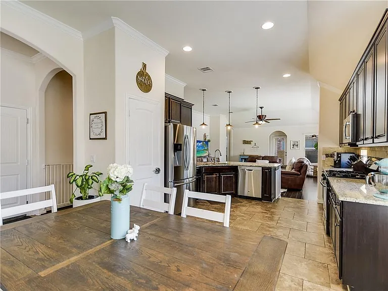 701 Cardenas Ln — Photo 10