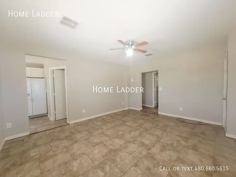 667 W Northern Ave #A — Photo 3