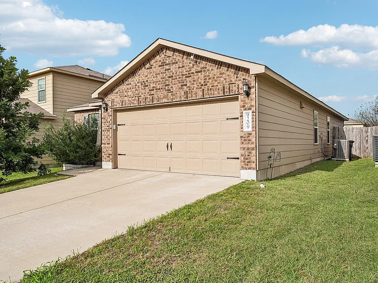 9209 Bowfield Dr — Photo 2