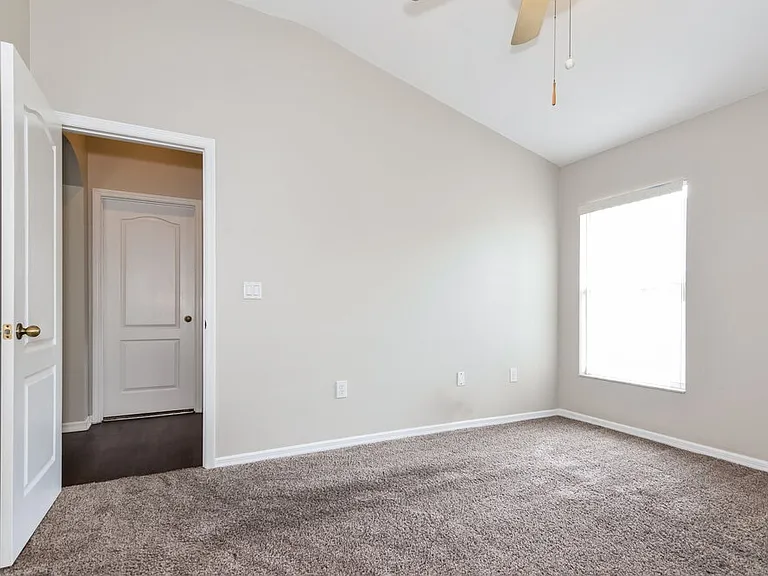 812 Lesa Glen Pl — Photo 13