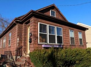 28 1/2 Charnock St, Beverly, MA 01915