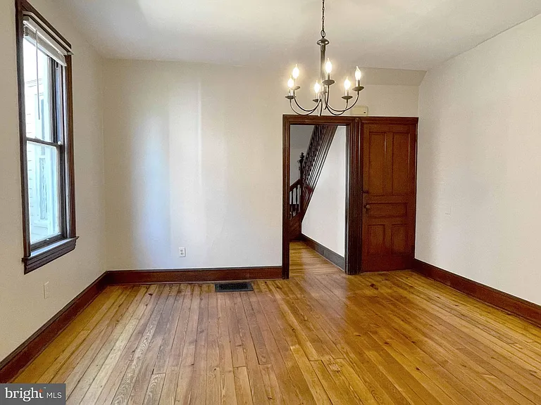 418 S Market St — Photo 6