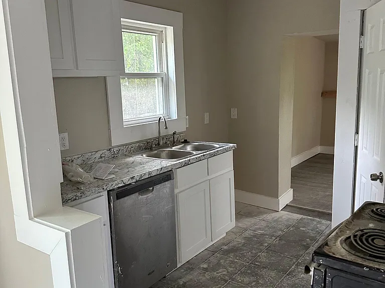 2739 Stark St — Photo 5