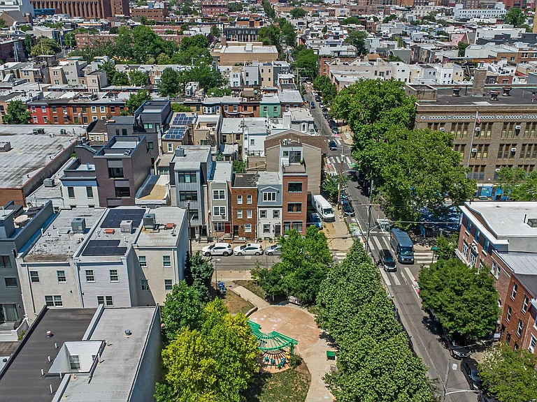 1705 Montrose St — Photo 36
