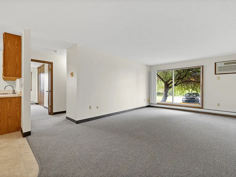 Country Bluff Apartments — Photo 8