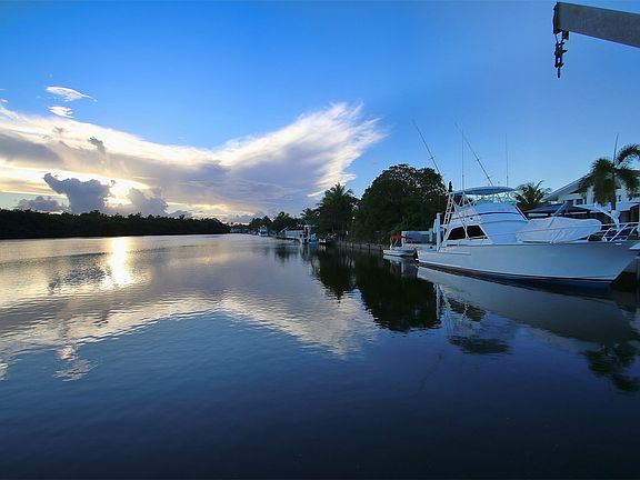 3rd image of 1 Andalucia Street - Vista Mar Marina East