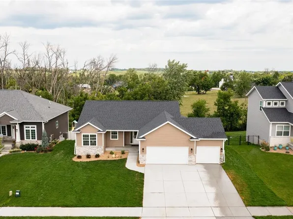 7202 Country Ridge Dr NW, Palo, IA 52324