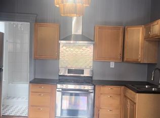 1533 W 17th St #2F, Chicago, IL 60608