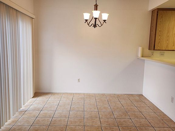 5th image of 323 Blackfoot Ln