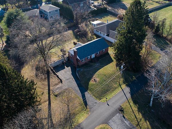 2nd image of 4 Hollingsworth Dr