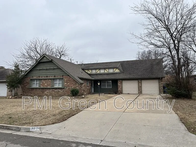 8174 E 31st Pl — Photo 1