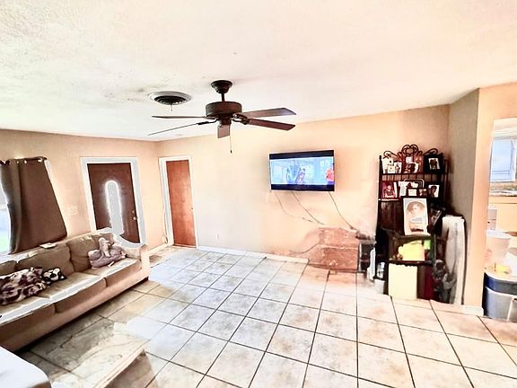 4th image of 431 NE 30 Court