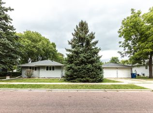 1310 E 2nd Ave, Mitchell, SD 57301