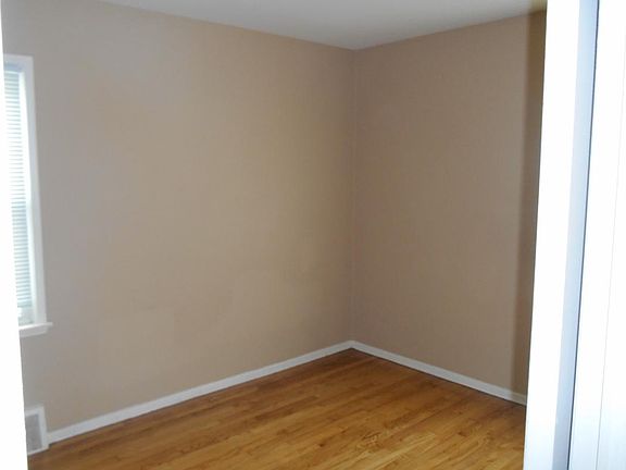 5th image of 27828 Larchmont St