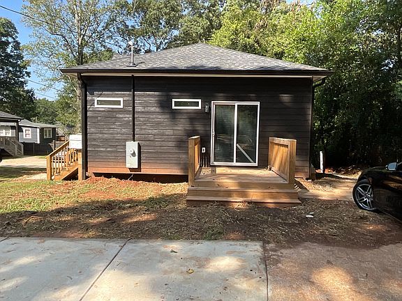 3rd image of 52 Claire Dr SE
