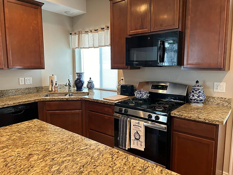 405 S 740 E — Photo 26