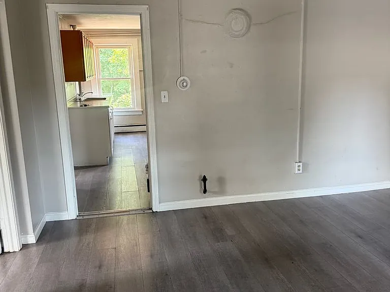 49 Brook St — Photo 8