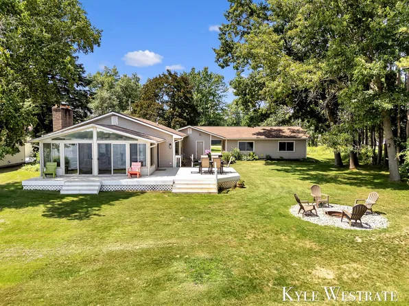 8664 Tecumseh Trl, Howard City, MI 49329