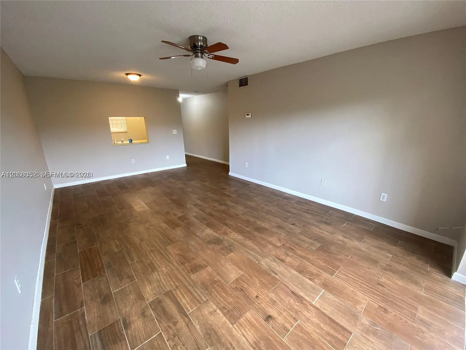 Brookfield Square Condo — Photo 3