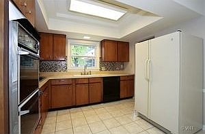 3rd image of 406 E 31st St