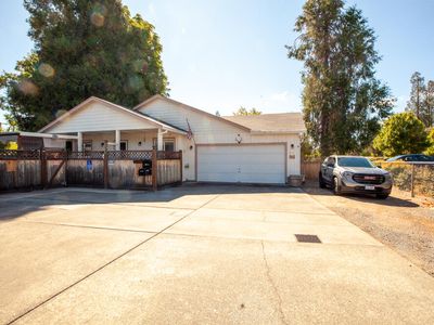 1131 SW G St, Grants Pass, OR, 97526