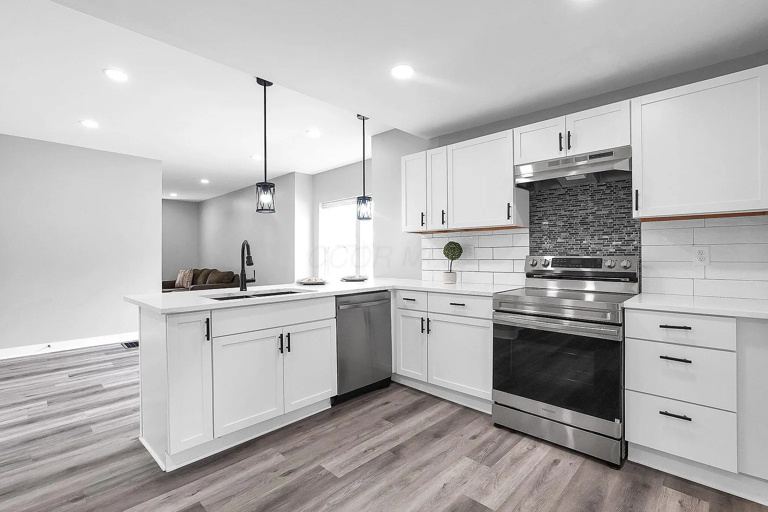 527 E Welch Ave photo 1