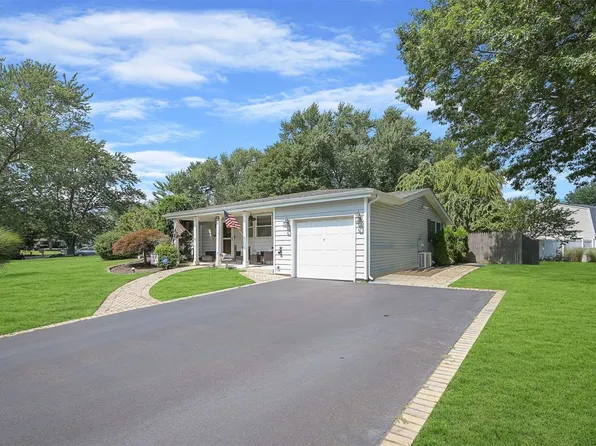 1 Ivy League Lane, Stony Brook, NY 11790