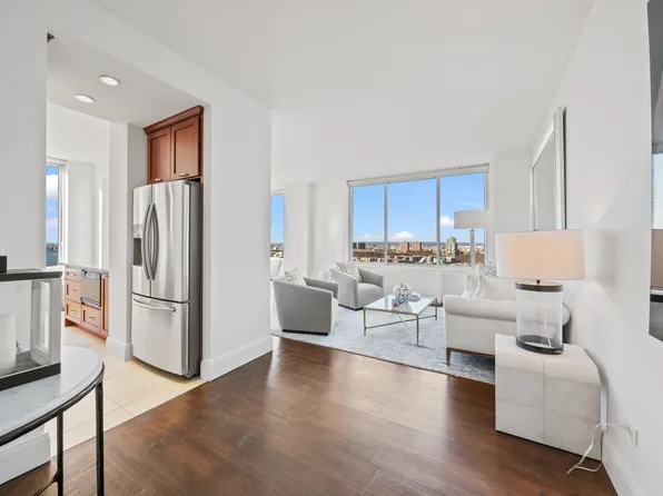 200 Riverside Boulevard image 1 of 29