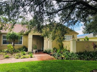 749 Grove Dr, Naples, FL 34120